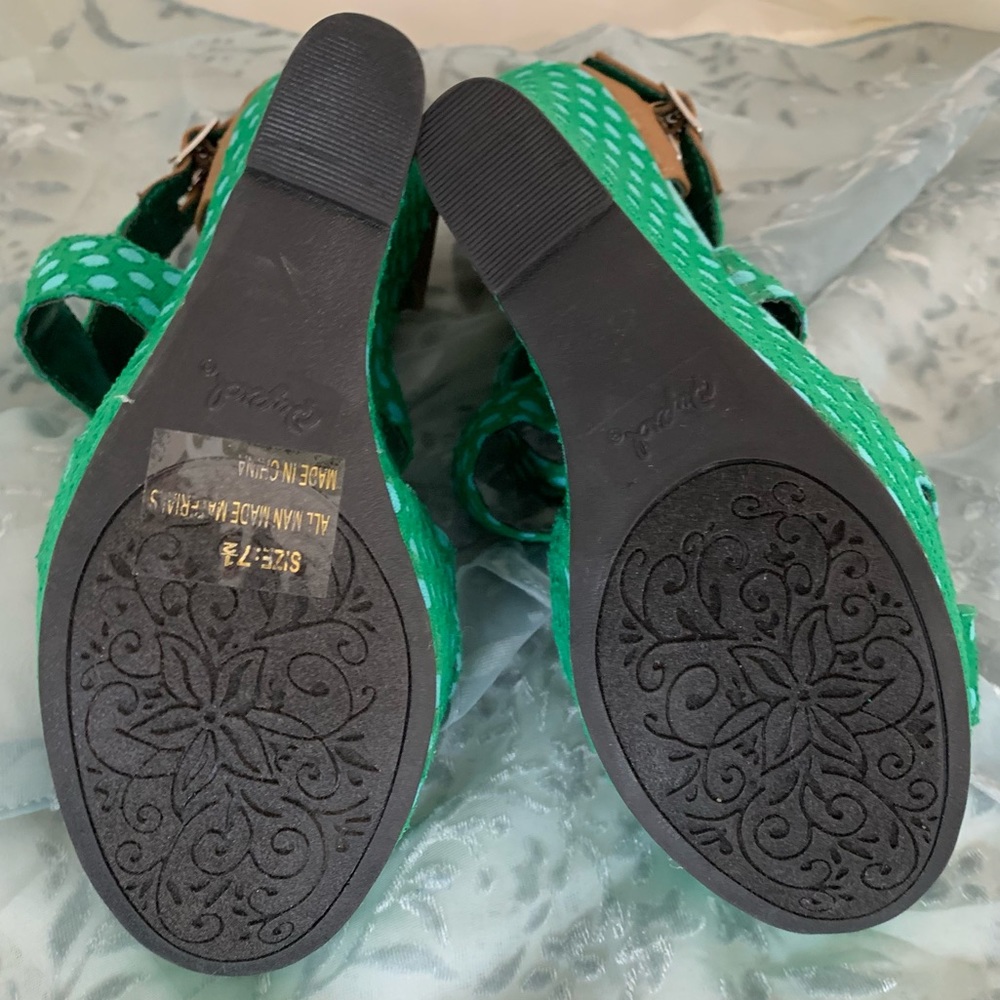 🍀 🌸 Qupid Polka Dot Strappy Wedge Sandal - Picture 11 of 14